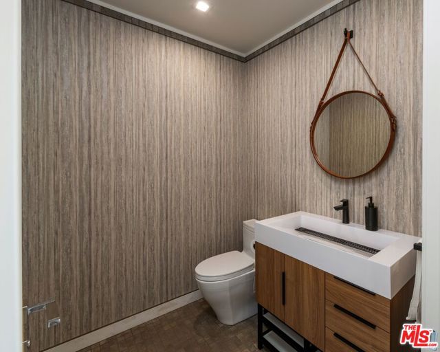 10555 Art Street, Sunland CA: https://media.crmls.org/mediaz/0d8f52c0-e7c0-4f99-81cb-3a4001224344.jpg