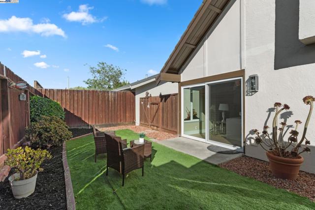 5139 Dryden Ct, Newark CA: https://media.crmls.org/mediaz/0d8f5421-6248-4d22-9273-262fda989f4f.jpg