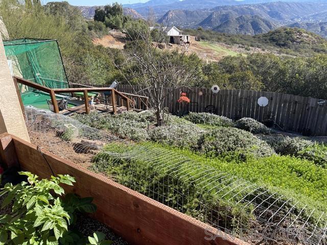 2216 Crest Dr, El Cajon CA: https://media.crmls.org/mediaz/0d8f740d-237a-4bbf-94c4-80cbc5ff532d.jpg