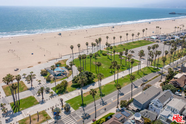 2622 2nd Street, Santa Monica CA: https://media.crmls.org/mediaz/0d8f7d06-eb2b-4cec-9a1f-558bf0be2960.jpg