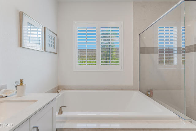 566 Purple Sage Lane, Simi Valley CA: https://media.crmls.org/mediaz/0d8fa4a5-8c39-46af-86ab-7b9cf5b6448b.jpg