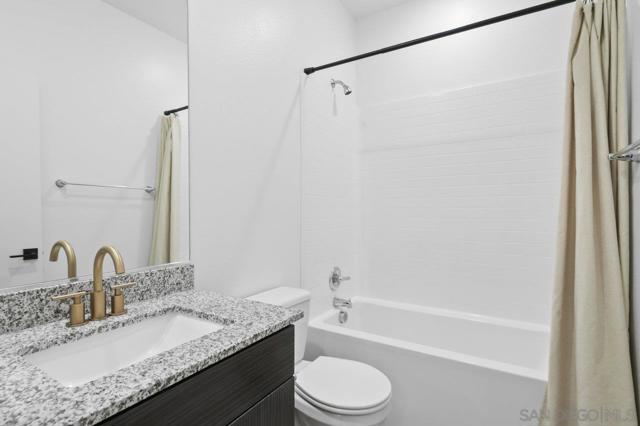 5212 Beachfront Cove, San Diego CA: https://media.crmls.org/mediaz/0d8fcdb1-4aec-4372-a582-e8e510e2134c.jpg
