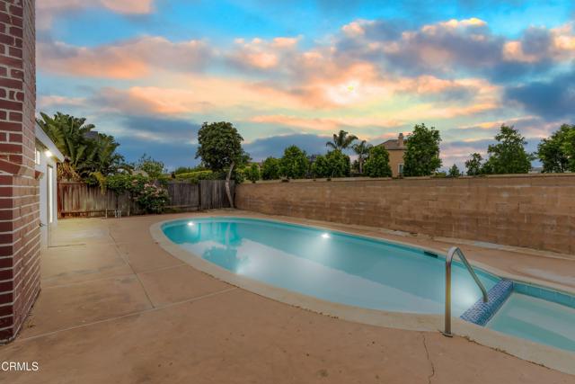1215 Lawrence Way, Oxnard CA: https://media.crmls.org/mediaz/0d8ff014-c6bf-47c6-94a9-1091b17bc220.jpg
