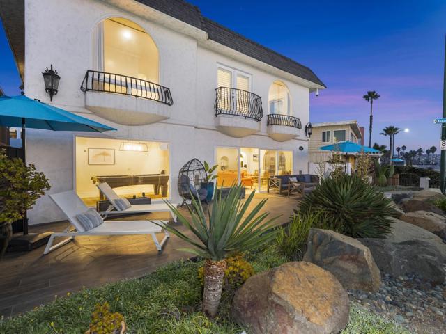 Image 16 of 53 For 2727 Ocean Front Walk