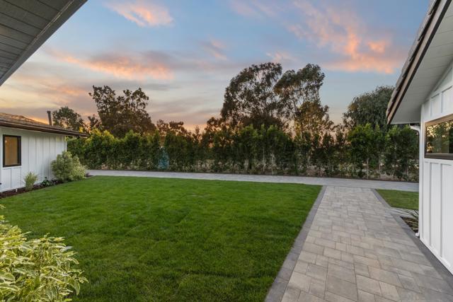 2975 Woodford Drive, La Jolla CA: https://media.crmls.org/mediaz/0d9026c1-5030-47df-912d-1bb3aeb2d352.jpg