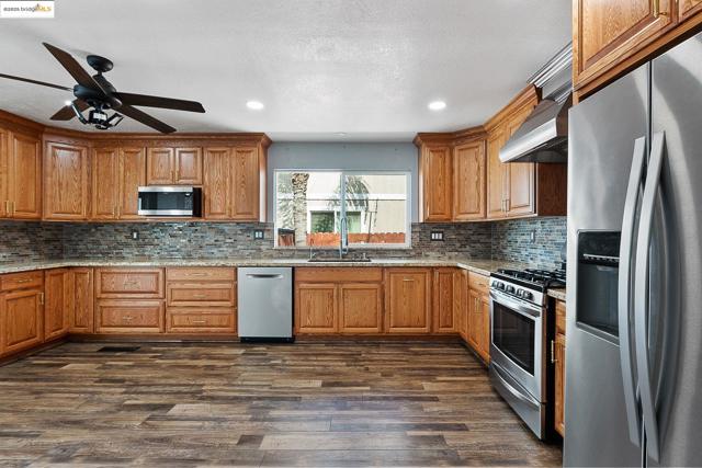 780 Beaver Ln, Discovery Bay CA: https://media.crmls.org/mediaz/0d90ba72-ba28-40dc-8c9b-bfcc3f399580.jpg