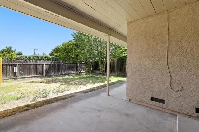 2051 56th Avenue, Sacramento CA: https://media.crmls.org/mediaz/0d92444f-4bb8-434a-b5e8-12ac1fc3297f.jpg