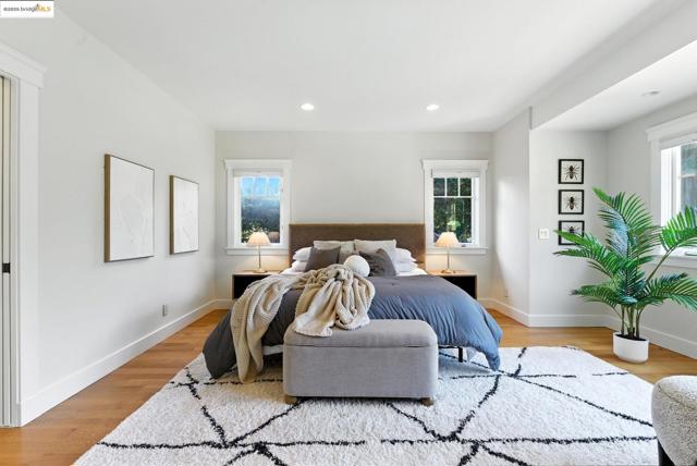 1020 Channing Ave, Palo Alto CA: https://media.crmls.org/mediaz/0d929dae-0c6d-4621-9f23-67640bce4a8c.jpg