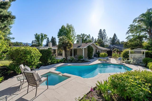 290 Bolla Ave, Alamo CA: https://media.crmls.org/mediaz/0d92b544-c97b-46ff-8265-464c86fccaa6.jpg
