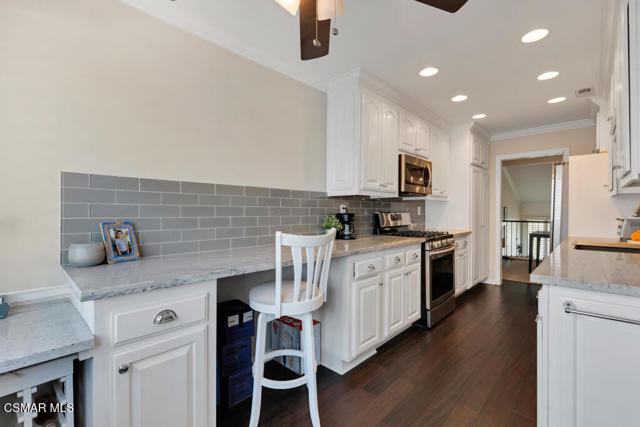 6217 Nita Avenue, Woodland Hills CA: https://media.crmls.org/mediaz/0d92be08-9a06-4a2a-ae83-e52bc6021d5b.jpg