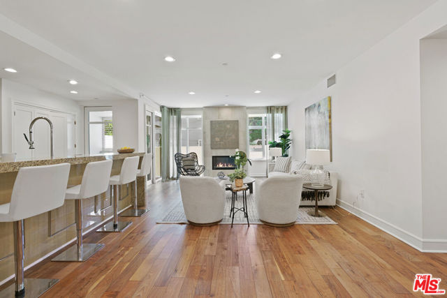 447 North Doheny Drive, 102 photo 6