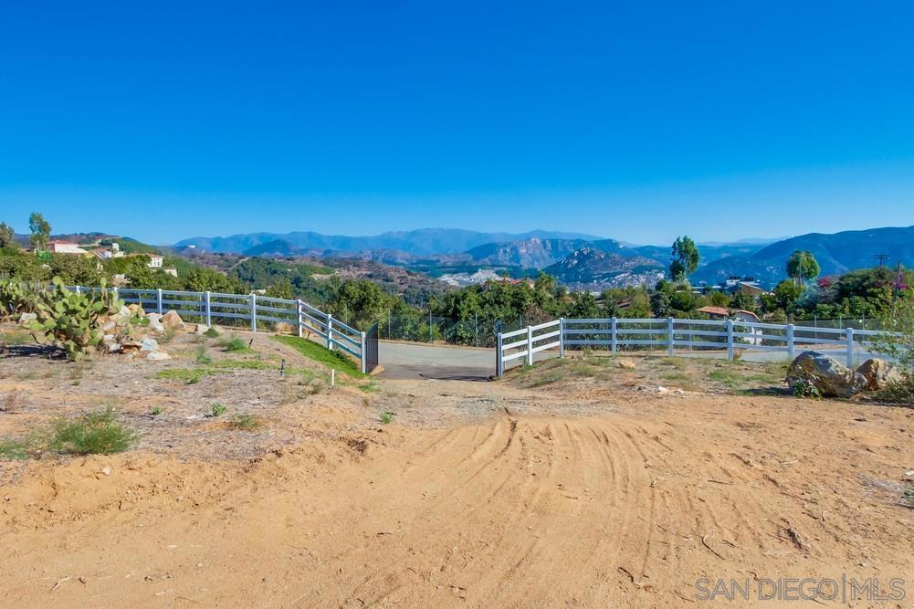 MLS #250032615SD img 10