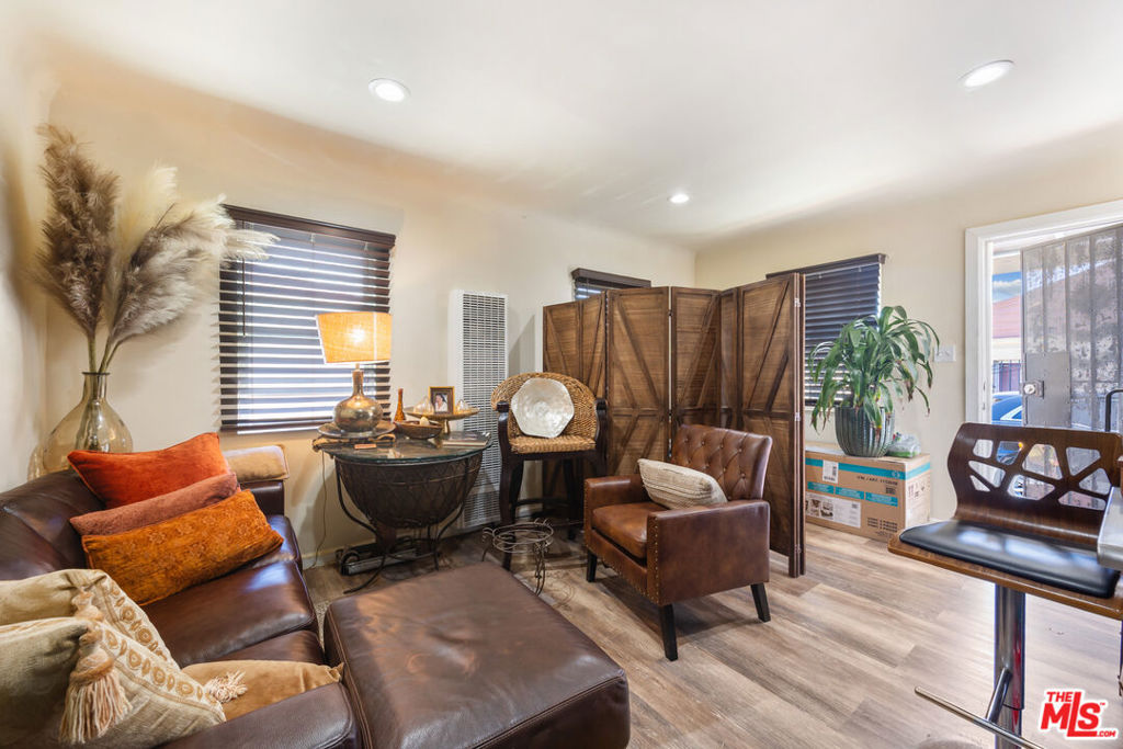 MLS #25570667 img 11