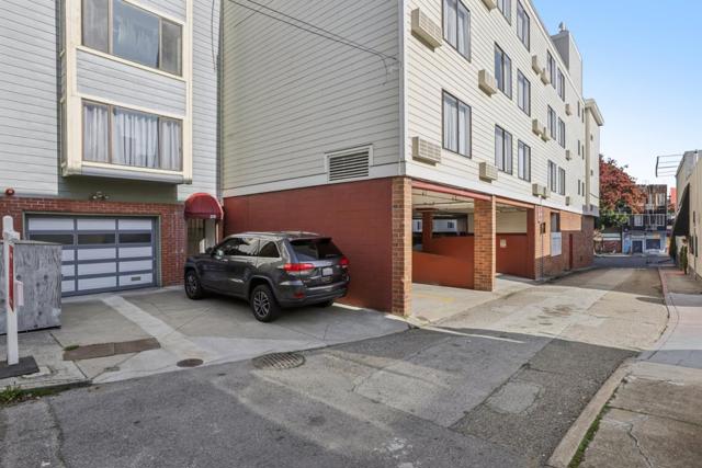 28 Houston Street, San Francisco CA: https://media.crmls.org/mediaz/0d9330f8-5263-4d64-b4f3-64241806a18c.jpg
