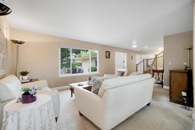 11868 Bloomington Way, Dublin CA: https://media.crmls.org/mediaz/0d936e17-f75d-41ff-a57a-6aa7a63d4e59.jpg