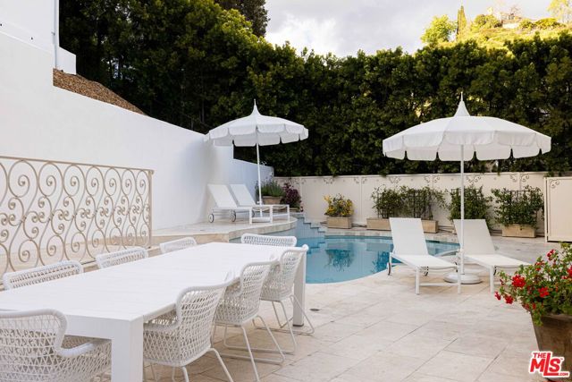 9809 Beeson Drive, Beverly Hills CA: https://media.crmls.org/mediaz/0d937a7d-86e0-42b8-ba68-140ccbe0e465.jpg