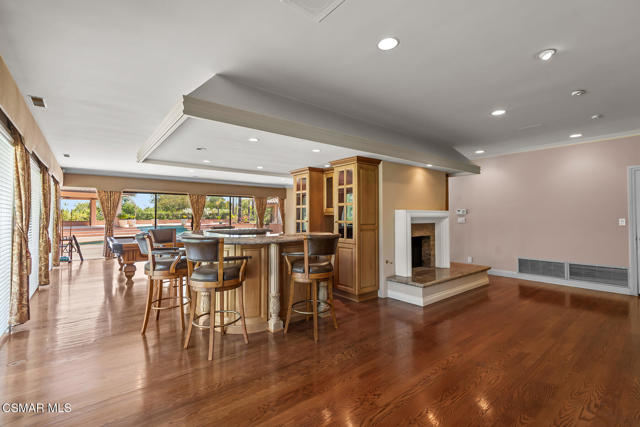 11 Inverness Road, Thousand Oaks CA: https://media.crmls.org/mediaz/0d93b2b3-3199-440e-8a58-6ed35270c150.jpg