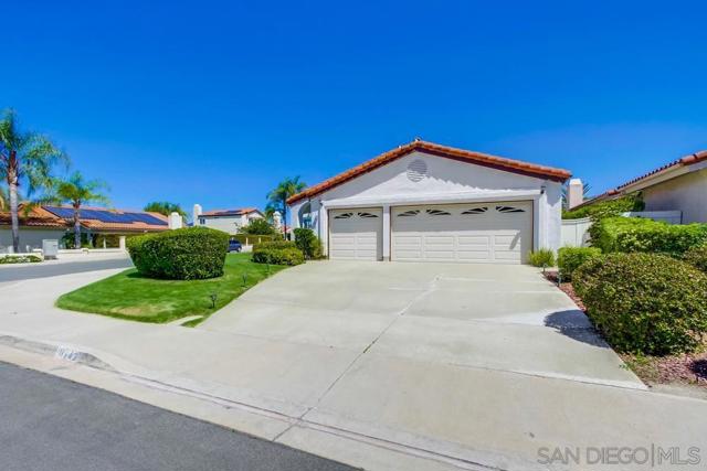 11742 Avenida Sivrita, San Diego CA: https://media.crmls.org/mediaz/0d93e9b0-cf1b-456a-824c-179ee525181c.jpg