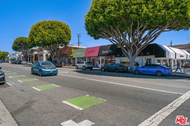 222 7th Street, Santa Monica CA: https://media.crmls.org/mediaz/0d93eaa6-96cd-4633-97da-9828948d3053.jpg