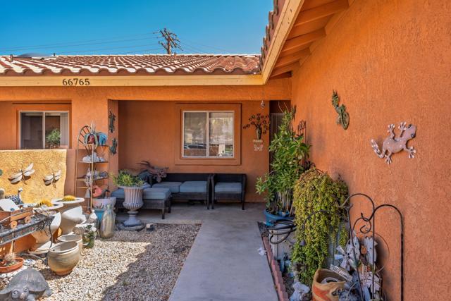 66765 Ironwood Drive, Desert Hot Springs CA: https://media.crmls.org/mediaz/0d941376-d6cb-4ac8-beaa-172aa16acc98.jpg