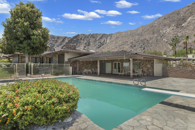 770 S La Mirada Road, Palm Springs CA: https://media.crmls.org/mediaz/0d94446c-5402-4f41-9ee5-68b034773663.jpg