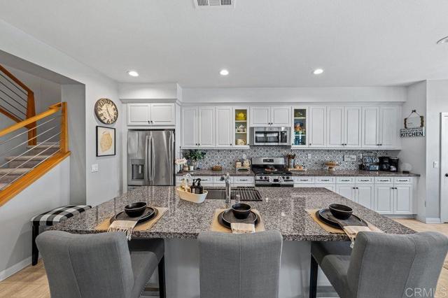 Detail Gallery Image 2 of 21 For 1115 Calle Oroblanco #3,  Chula Vista,  CA 91913 - 3 Beds | 3 Baths