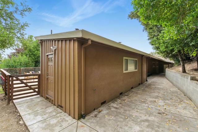 18009 Laird Court, Castro Valley CA: https://media.crmls.org/mediaz/0d94c7ae-af1e-42fa-83aa-c0661b13e796.jpg