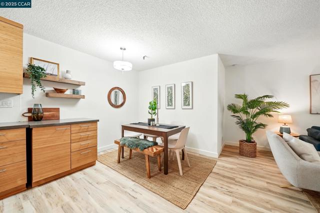 325 Lenox Ave, Oakland CA: https://media.crmls.org/mediaz/0d94fa87-23ac-434f-b2a0-1013125adc83.jpg