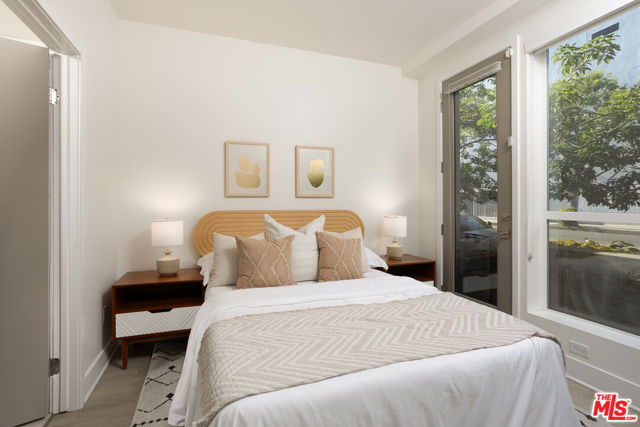 6067 W Studio Court, Los Angeles CA: https://media.crmls.org/mediaz/0d953be3-1acc-4569-93c7-24b67042e9ab.jpg