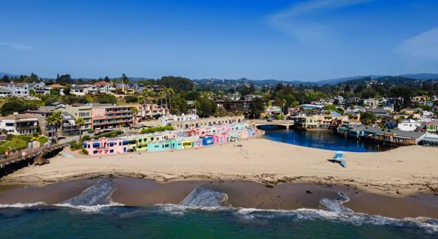 825 Balboa Avenue, Capitola CA: https://media.crmls.org/mediaz/0d953d66-e897-42c7-82e6-88fa9f339624.jpg