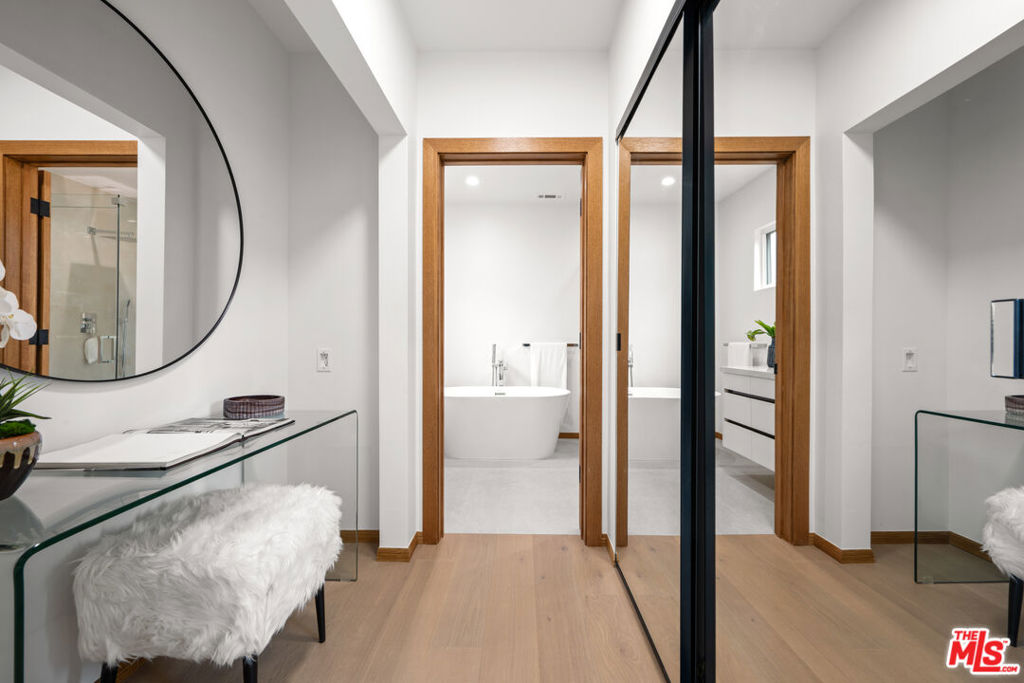 https://media.crmls.org/mediaz/0d95ac5a-09ab-49da-b1cc-95667a40c267.jpg?preset=X-Large