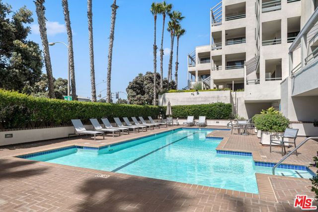 140 Ocean Park Boulevard, Santa Monica CA: https://media.crmls.org/mediaz/0d962fd1-e40a-4019-af09-055e3698387a.jpg