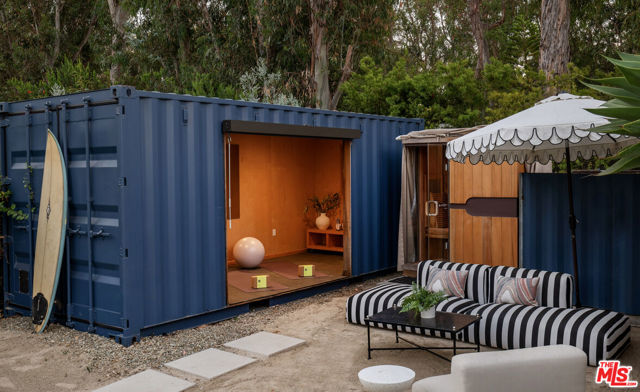 28036 Sea Lane Drive, Malibu CA: https://media.crmls.org/mediaz/0d963d26-3682-4c0f-9db6-1e7582899093.jpg