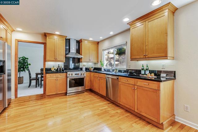 321 Chardonnay Cir, Clayton CA: https://media.crmls.org/mediaz/0d967ec9-1444-4301-8eba-9b33e1beab30.jpg