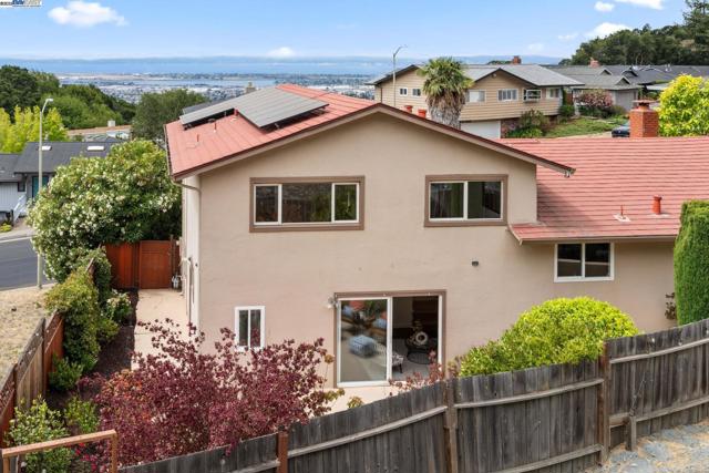 598 CRESTMONT DRIVE, Oakland CA: https://media.crmls.org/mediaz/0d974ae6-af42-4c0b-8ee0-294d5f7eb6c9.jpg