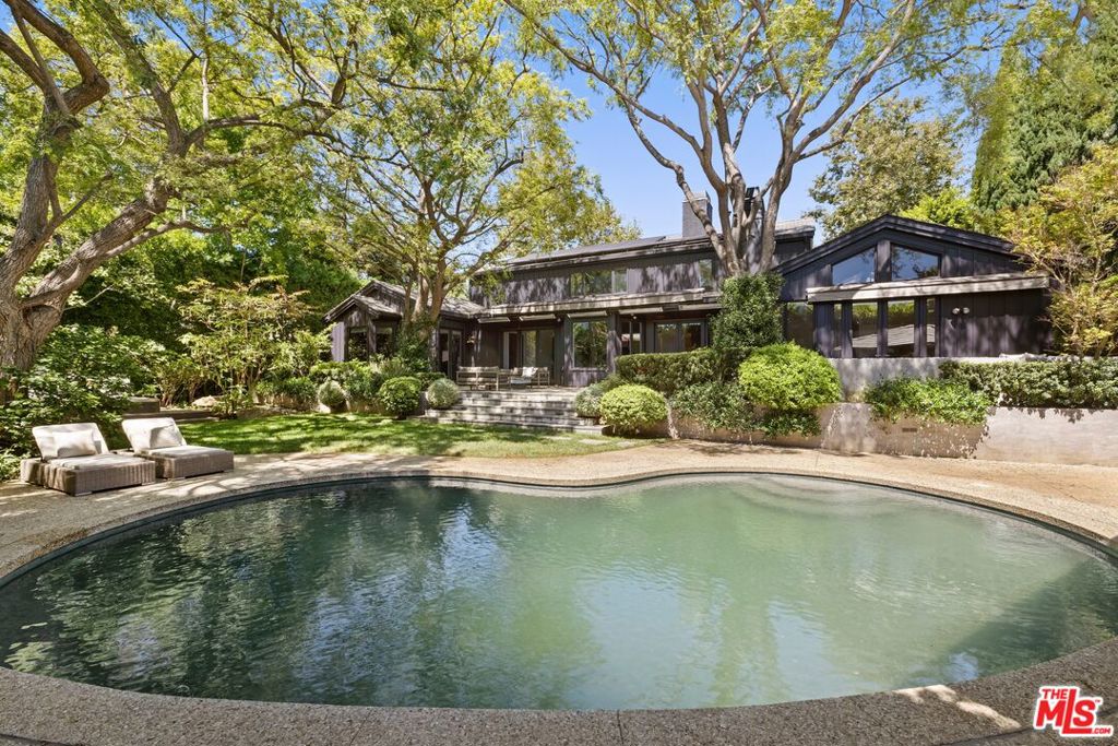13574 D'Este Drive — architectural residence