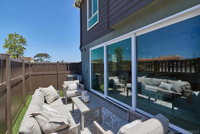 571 N Vulcan Ave, Encinitas CA: https://media.crmls.org/mediaz/0d9787d3-943b-4eaf-8cbb-1d24ca73b6e9.jpg