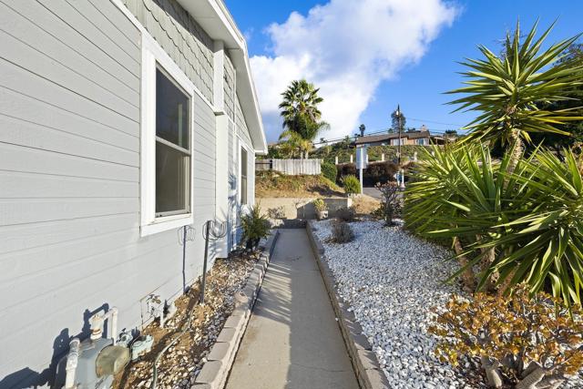 12694 Jackson Heights Drive, El Cajon CA: https://media.crmls.org/mediaz/0d981349-0332-4b56-aa7c-dc5c6b644ea7.jpg