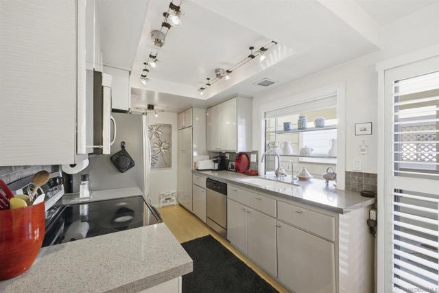 Image 7 of 31 For 4595 Chateau Drive