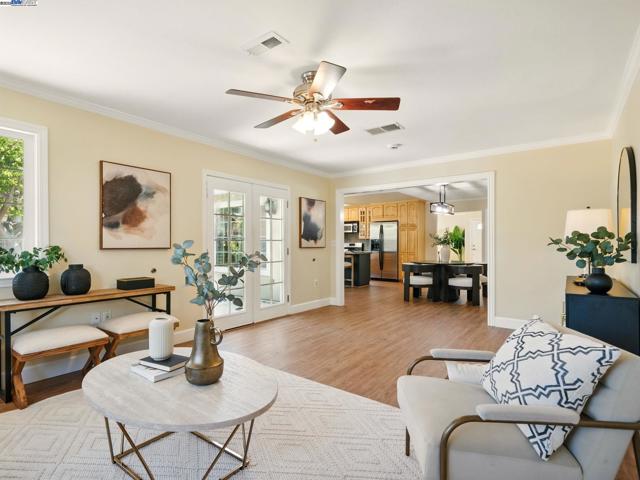 33537 Bardolph Cir, Fremont CA: https://media.crmls.org/mediaz/0d984188-373c-4386-b4b2-3c74043bc39f.jpg