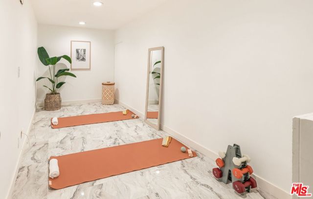 17200 Palisades Circle, Pacific Palisades CA: https://media.crmls.org/mediaz/0d98a280-068a-4f6a-a3d1-691960fd93c9.jpg