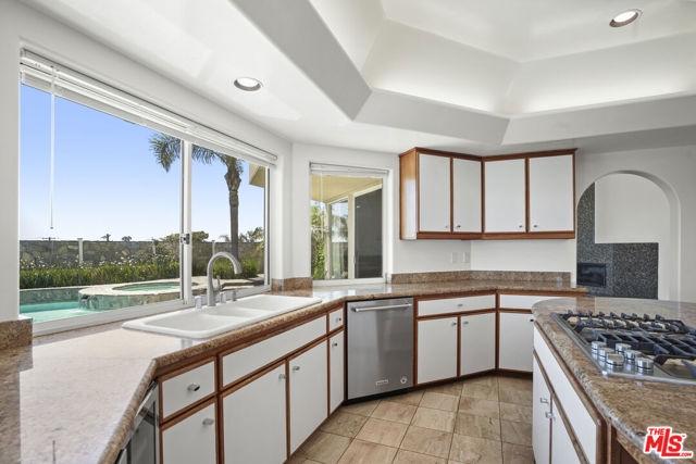 32215 Pacific Coast Highway, Malibu CA: https://media.crmls.org/mediaz/0d990076-04ef-4d39-80c3-88098ce04e4f.jpg