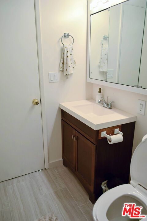 437 29th Street, San Francisco CA: https://media.crmls.org/mediaz/0d990c19-8dfa-4927-a242-17afd7e11720.jpg