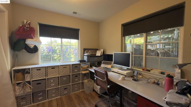2505 Market St, Oakland CA: https://media.crmls.org/mediaz/0d99bd16-c709-40de-883e-c1dee36bb706.jpg