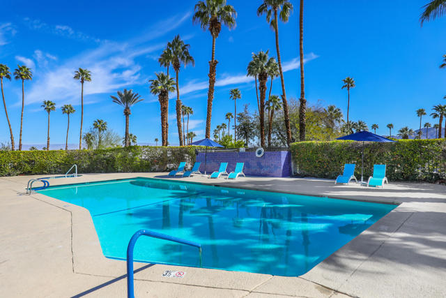 6 Cholla Lane, Palm Desert CA: https://media.crmls.org/mediaz/0d99fe85-92d3-4e8e-80ea-db1726477c56.jpg