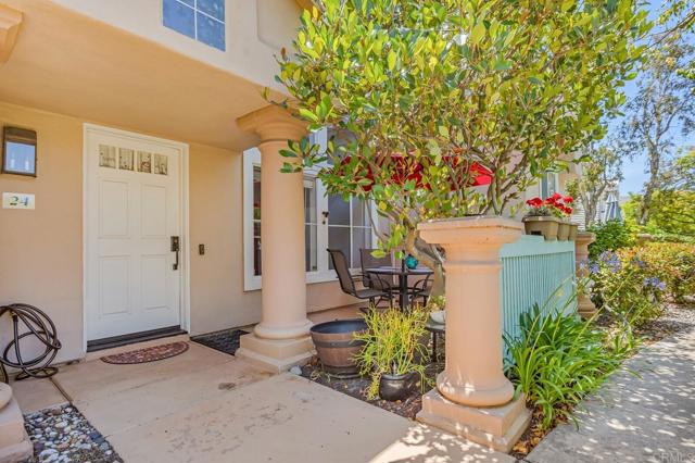 Detail Gallery Image 4 of 36 For 12916 Carmel Creek Rd, San Diego,  CA 92130 - 2 Beds | 2/1 Baths