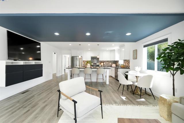 3254 Keith Ave, Castro Valley CA: https://media.crmls.org/mediaz/0d9a4a83-4964-411a-ac8e-64a18eca8f10.jpg