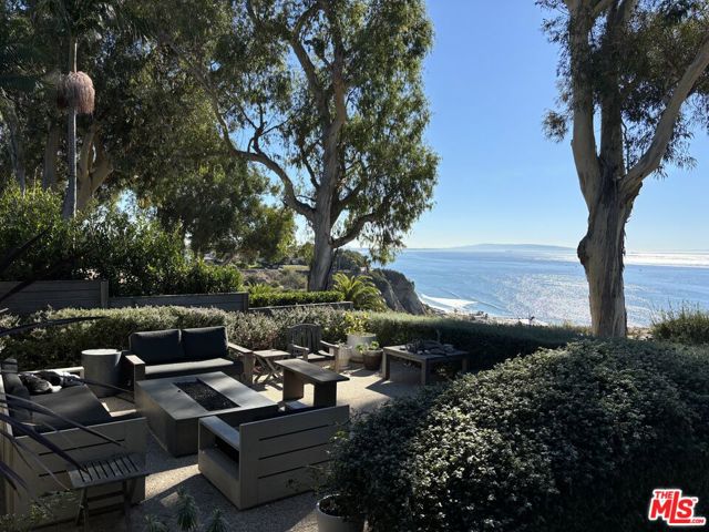 15419 Via De Las Olas, Pacific Palisades CA: https://media.crmls.org/mediaz/0d9b1671-4ac7-419b-8aab-4f624d9312db.jpg
