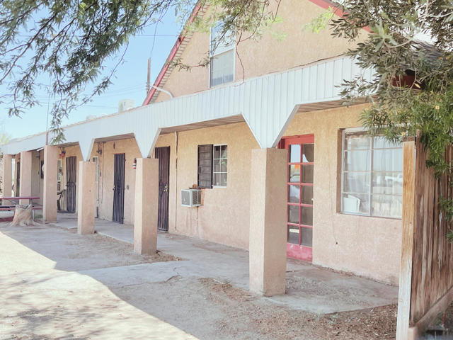 3550 W Hobson Way, Blythe CA: https://media.crmls.org/mediaz/0d9b7cc4-33cf-423f-9055-60beb40dd77d.jpg