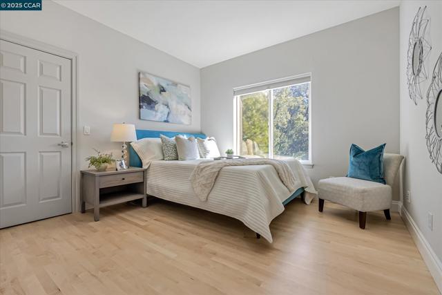 4 Berrybrook Hollow, Orinda CA: https://media.crmls.org/mediaz/0d9bbb73-5ff2-43da-b08d-7c21d7414f64.jpg